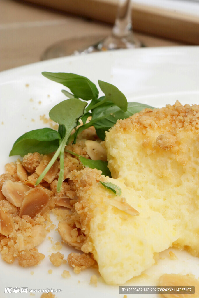 美味芝士焗饭配清新香草