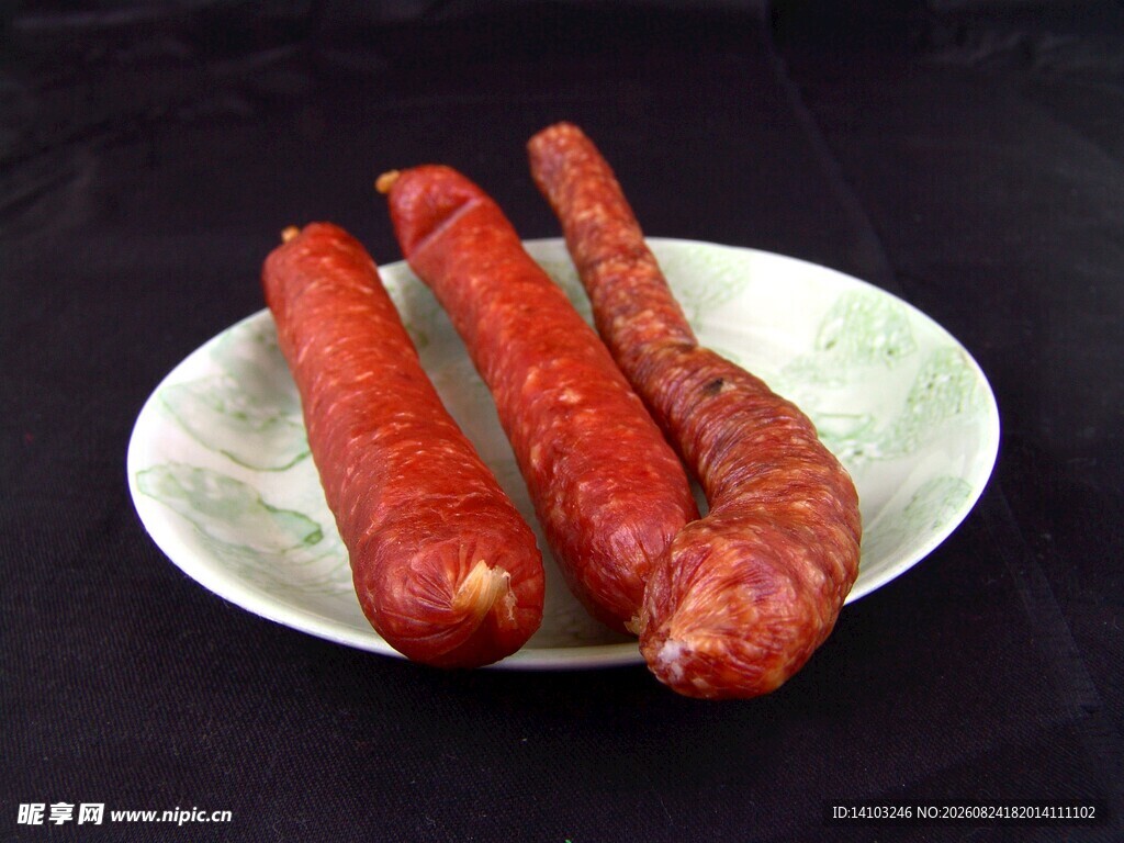 盘中美味香肠