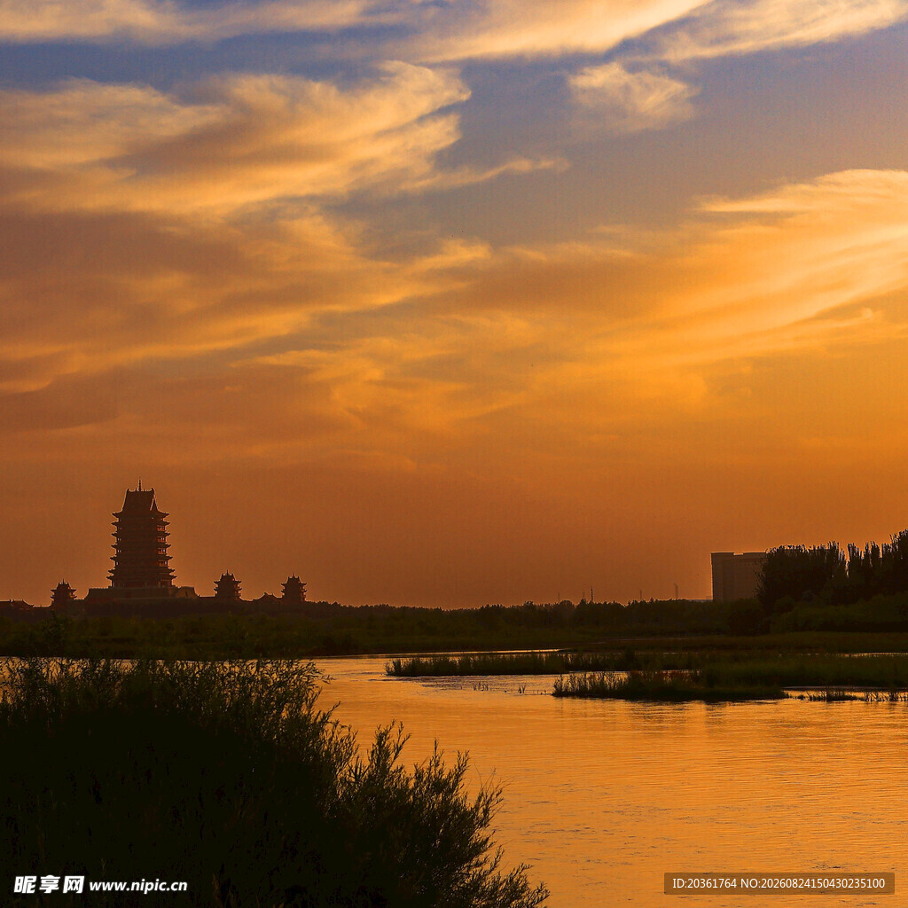 河畔落日美景