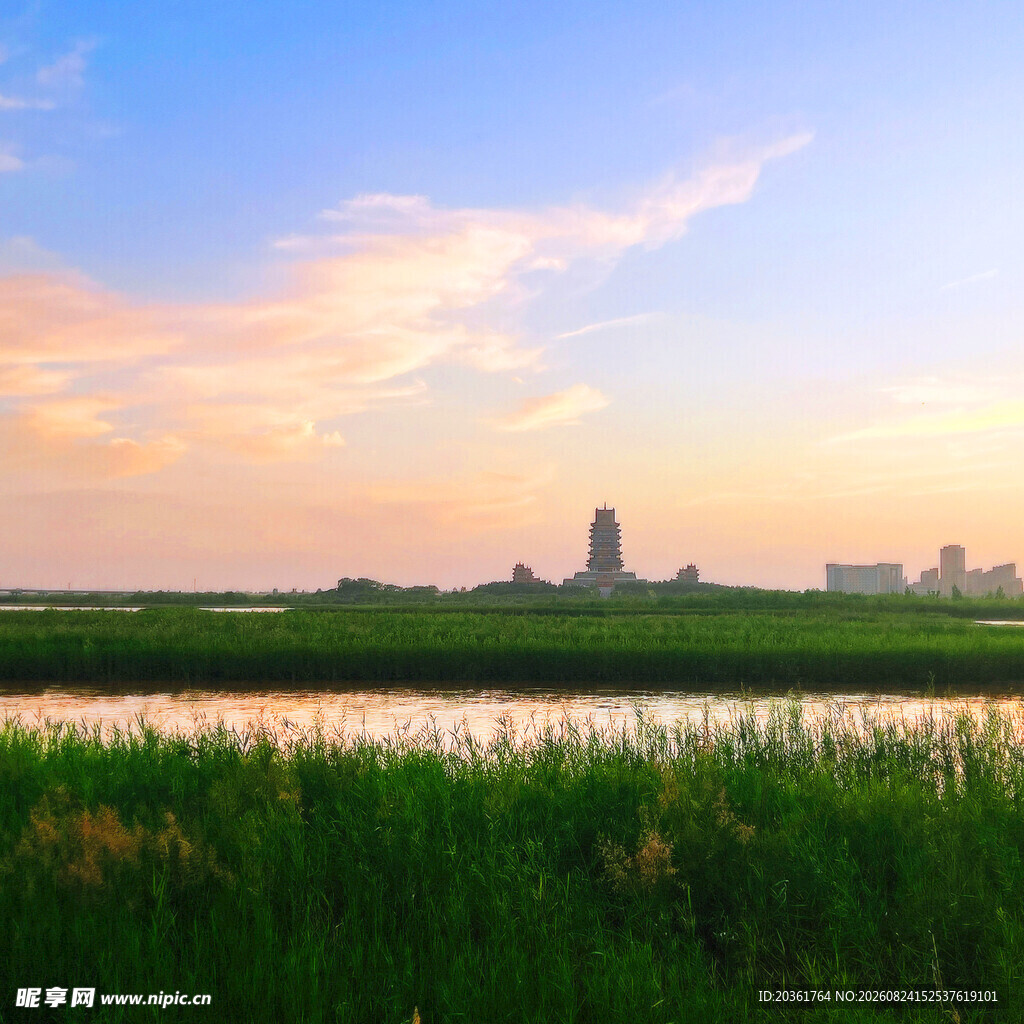 河畔日暮美景