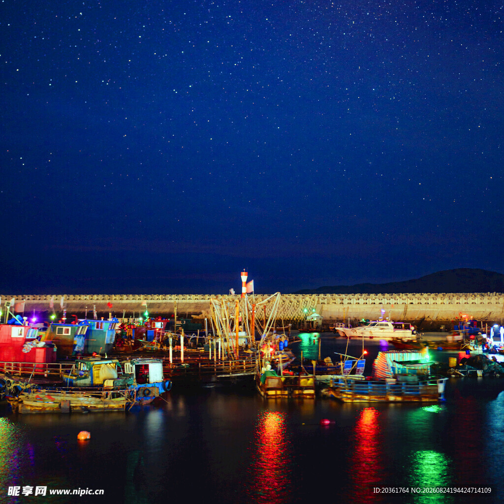 夜晚渔港璀璨夜景