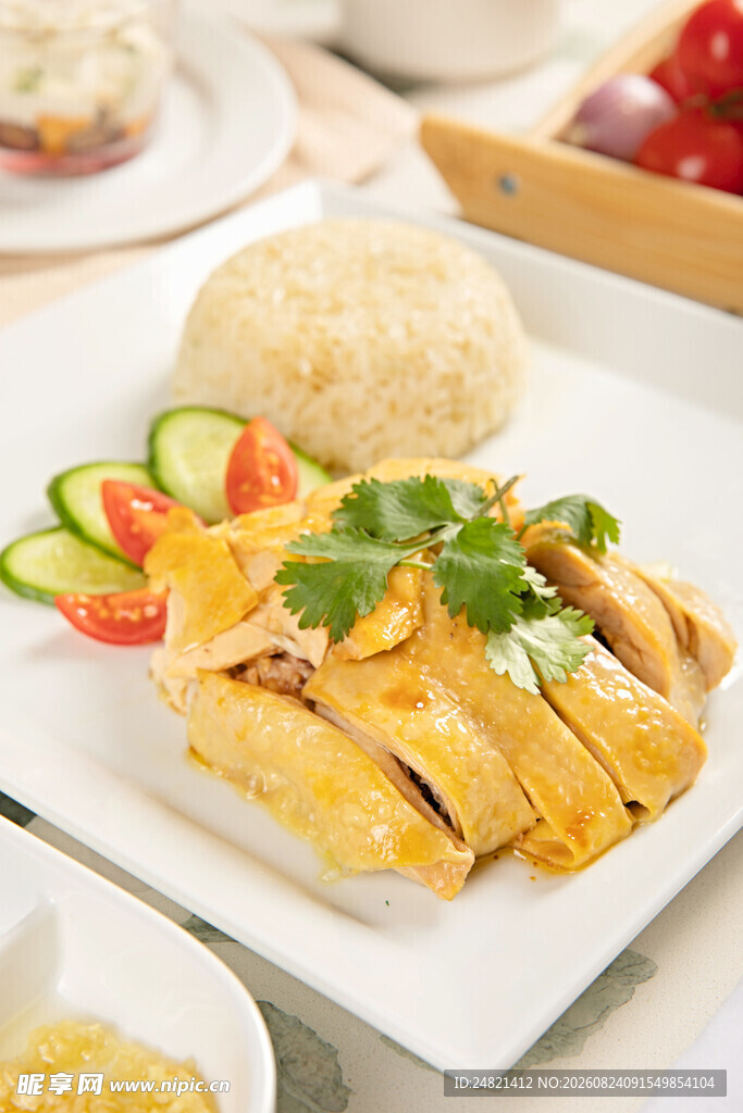 美味白切鸡配米饭与小菜