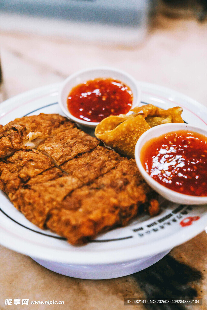 香酥炸鸡排配双味蘸酱