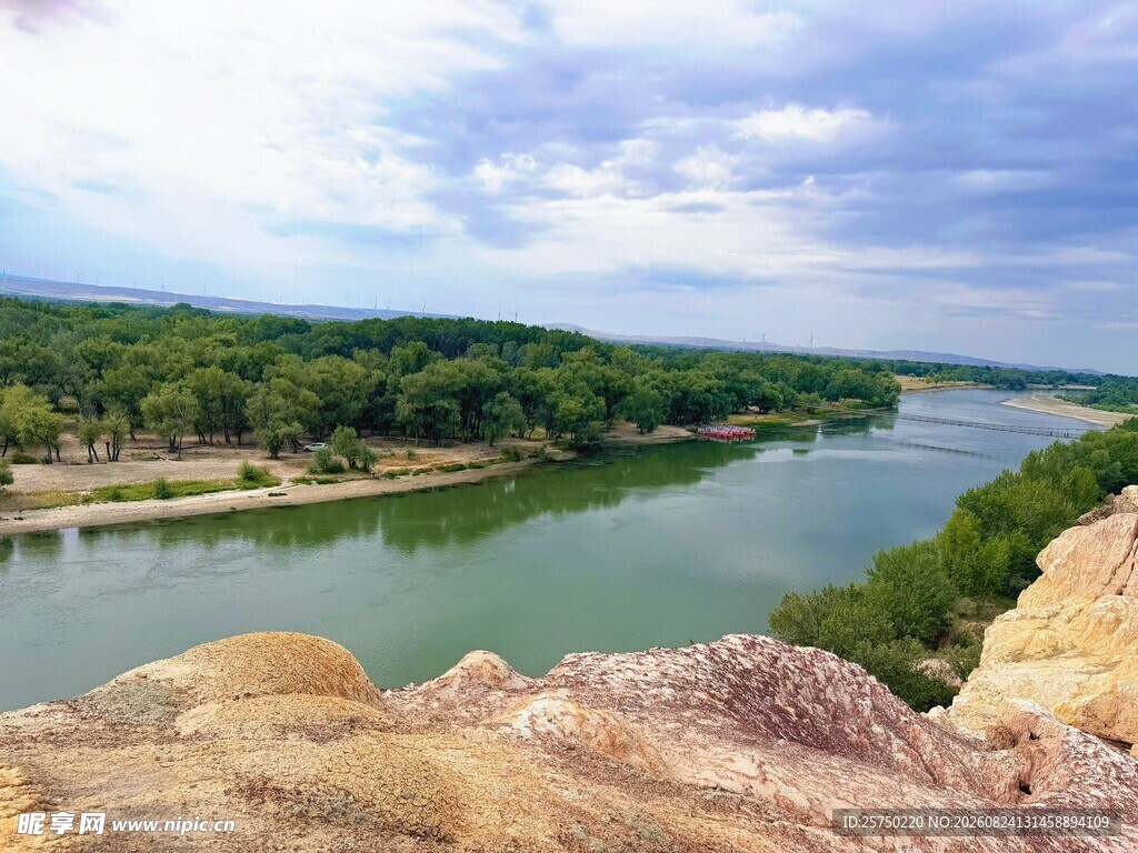 俯瞰河畔美景