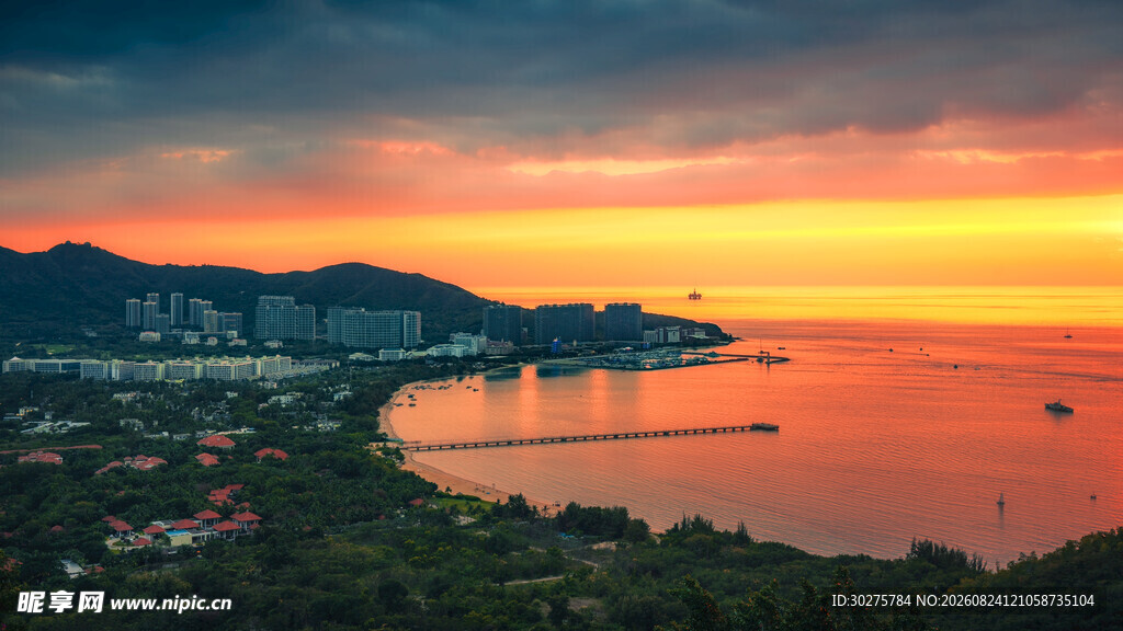 海边绝美日落风景画面