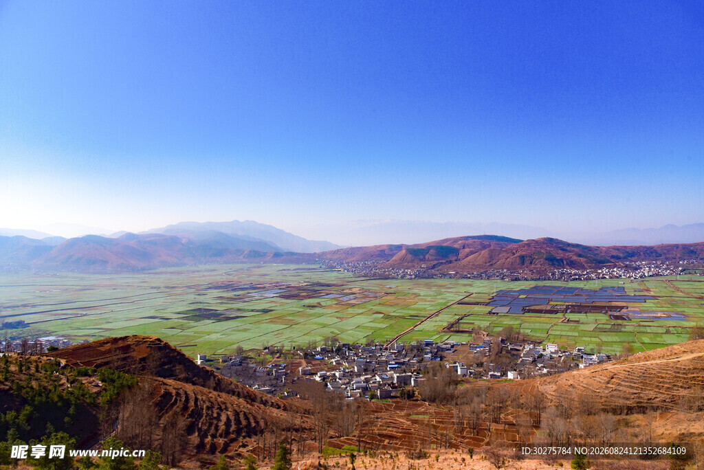 山间美景俯瞰多彩大地