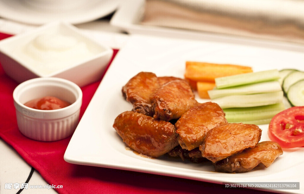 美味煎肉配蔬菜
