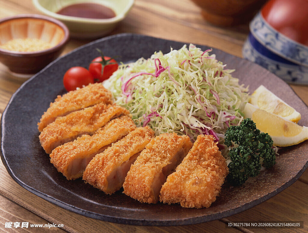日式炸猪排套餐美味诱人