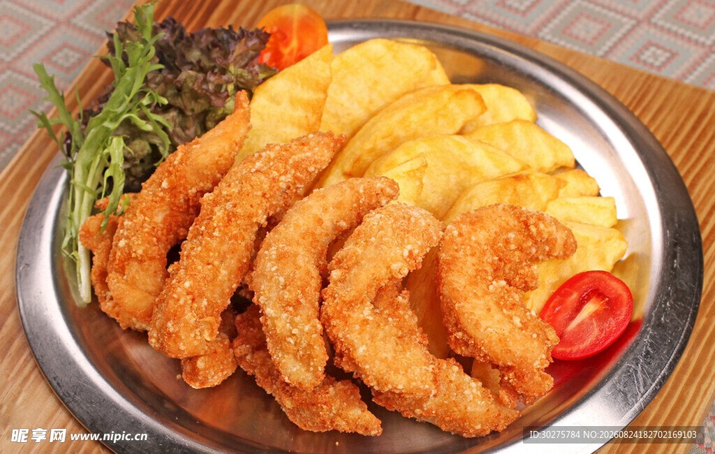 香酥炸虾配蔬菜拼盘