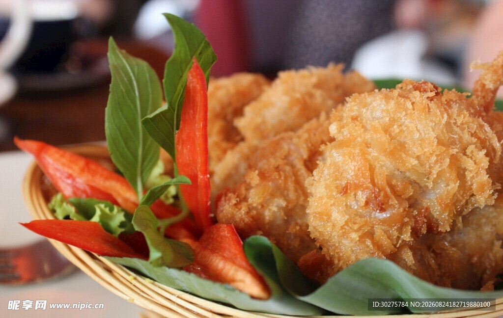 香酥炸物配鲜蔬