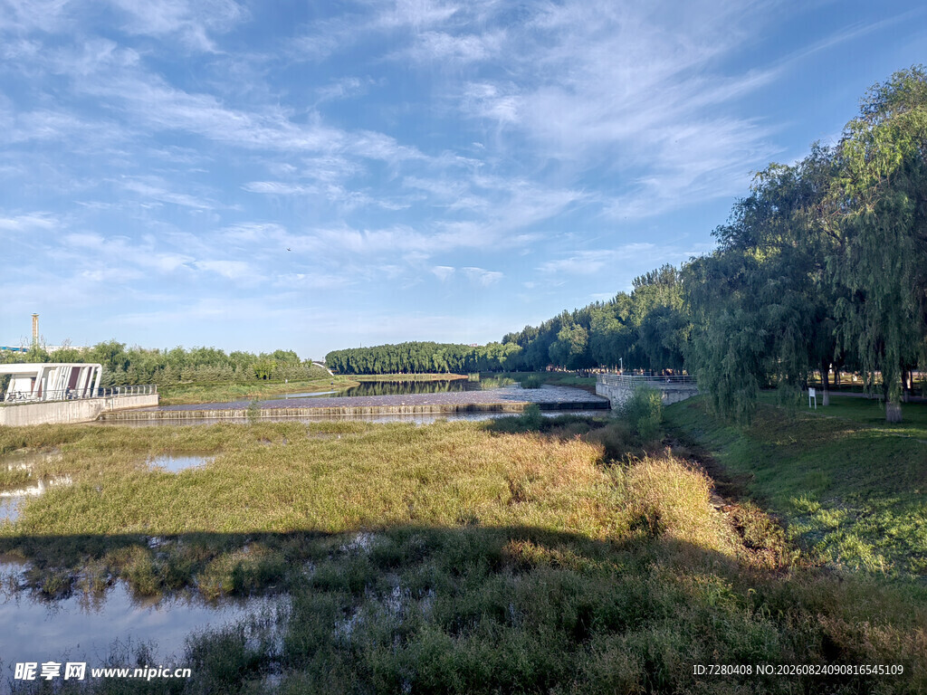 河畔风光