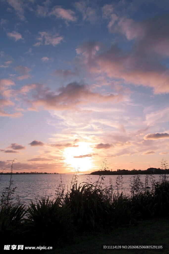 海滨日落美景