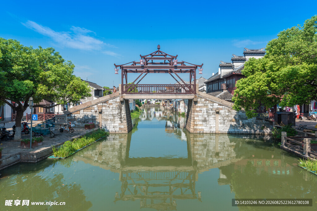江南水乡石拱桥古景