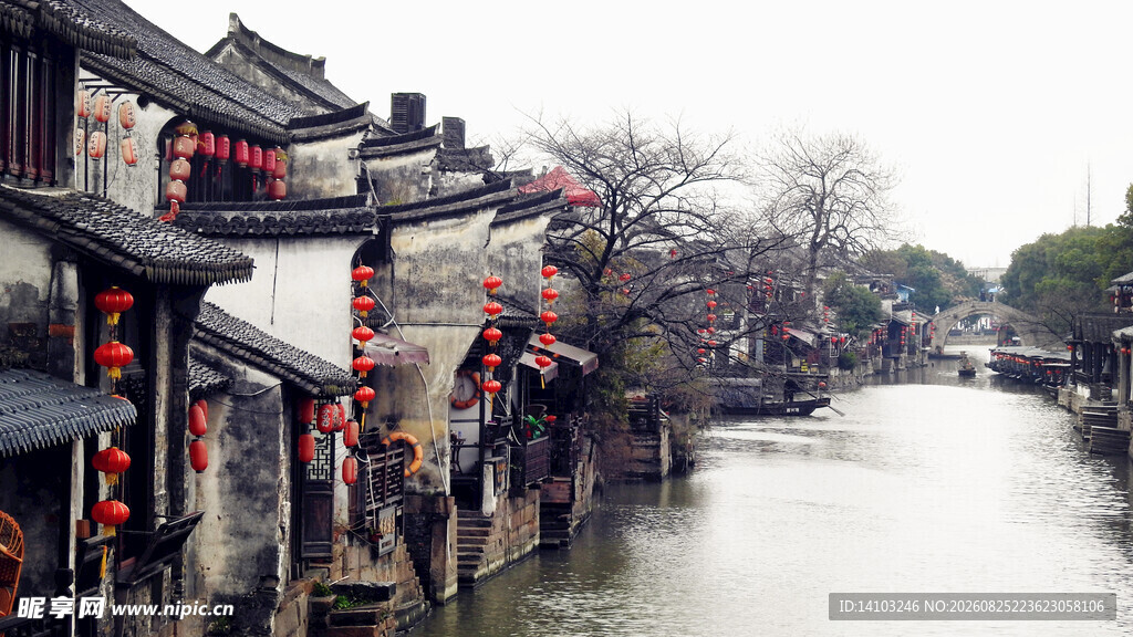 江南水乡古街临河景致