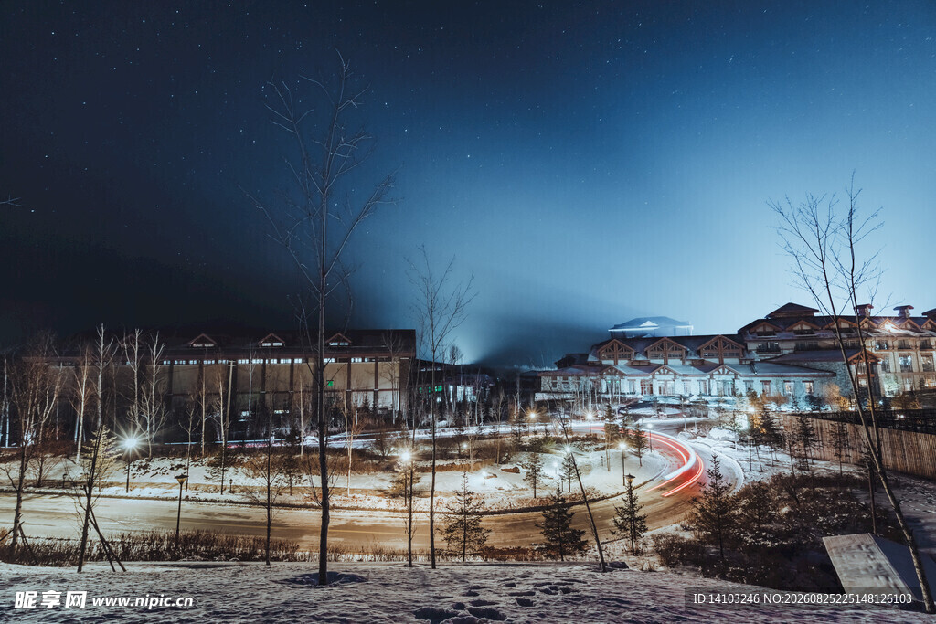 雪夜中的城市街景