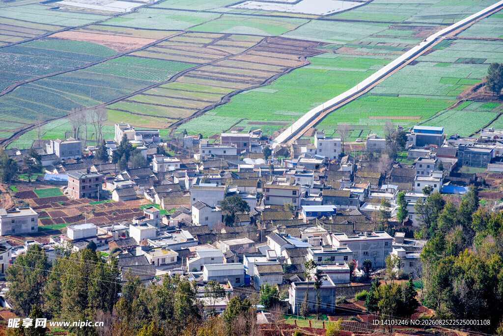 俯瞰乡村田园风光美景