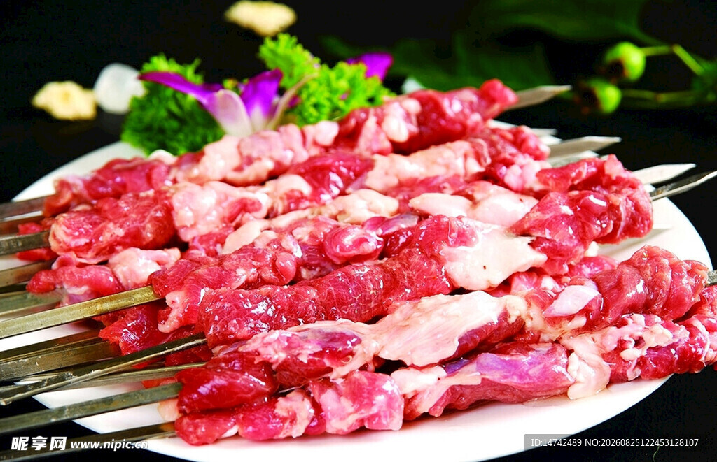 新鲜羊肉串