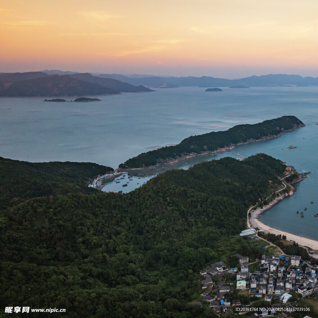 黄昏下的山海风光美景