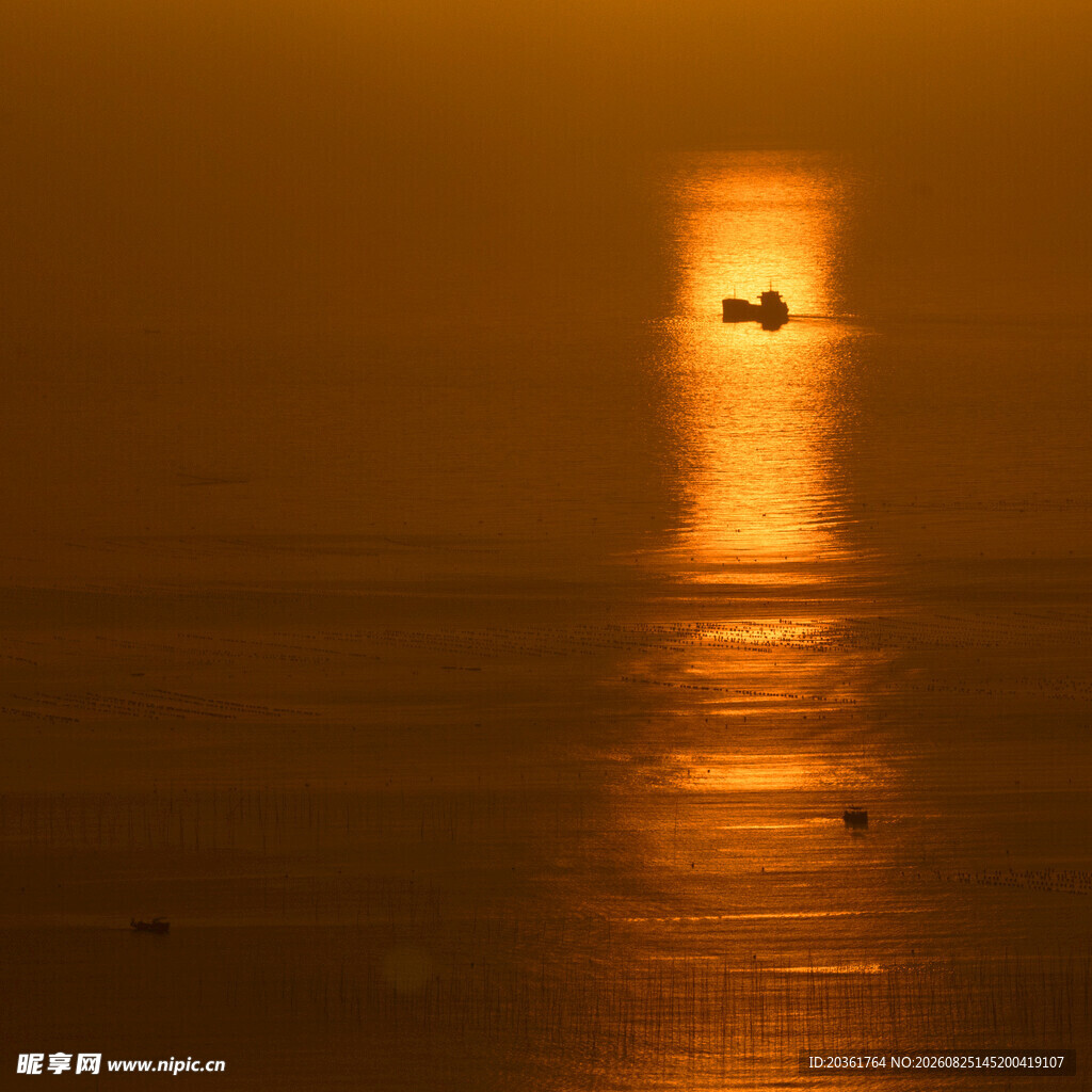 海上落日孤舟美景