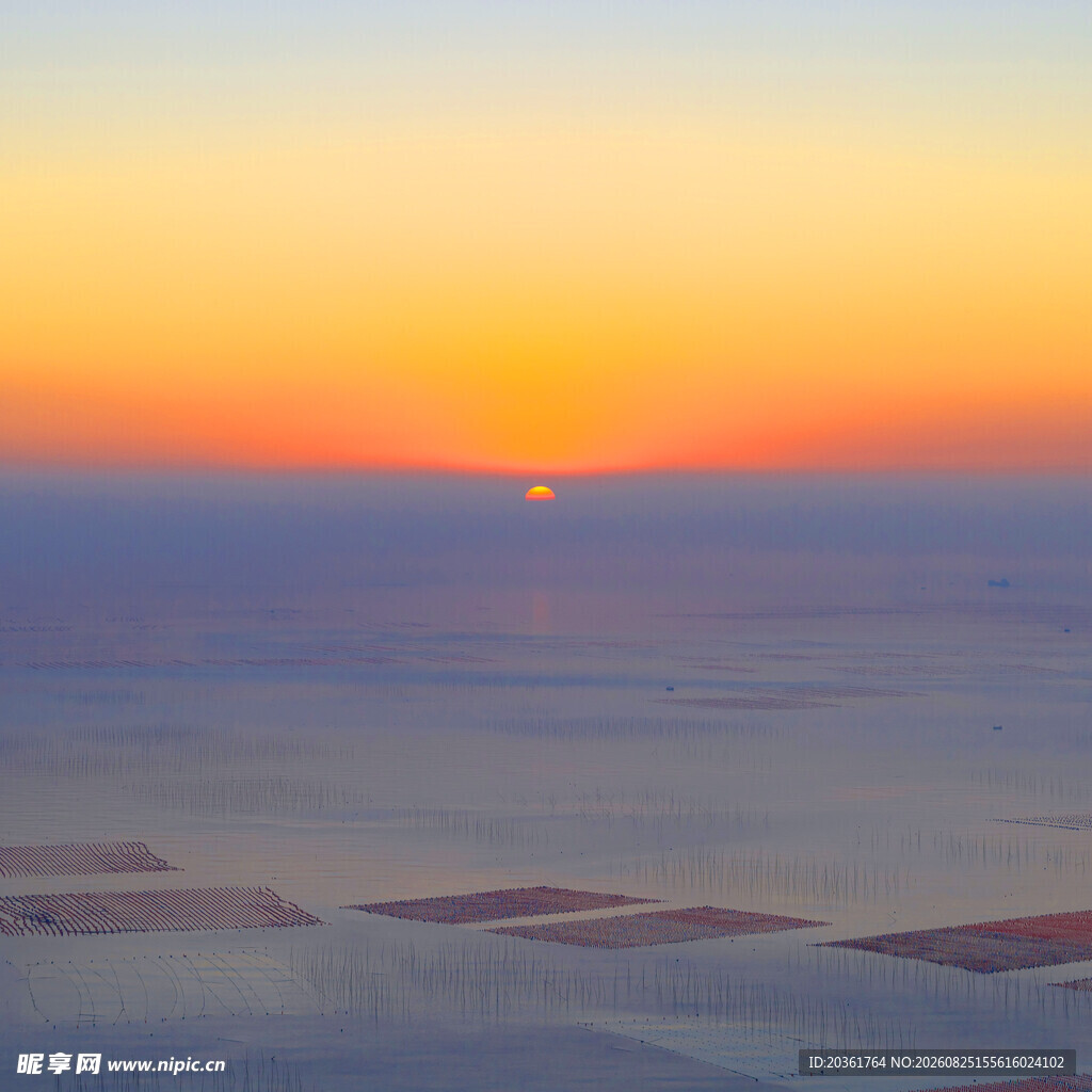 高空俯瞰壮丽日出景观