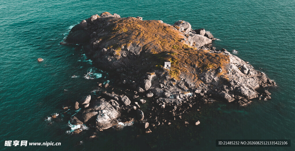 海中孤岩