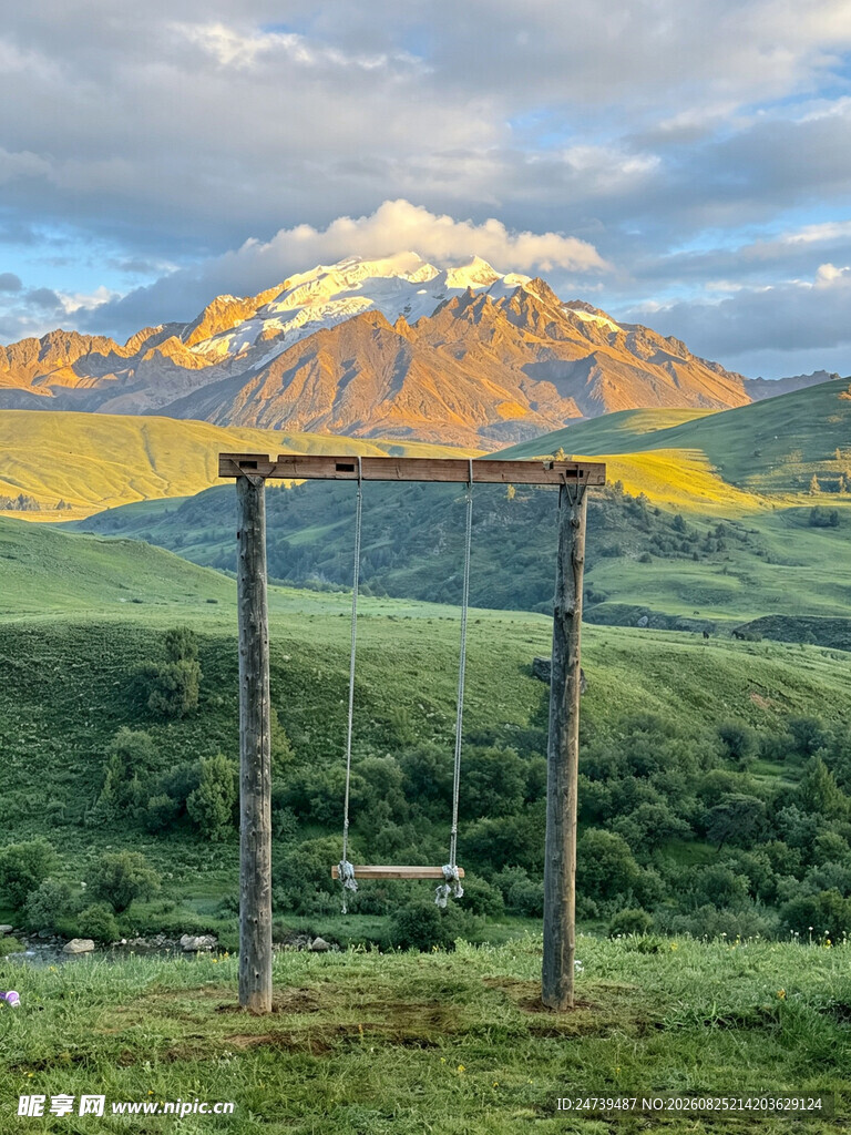 山间秋千与壮丽远山美景