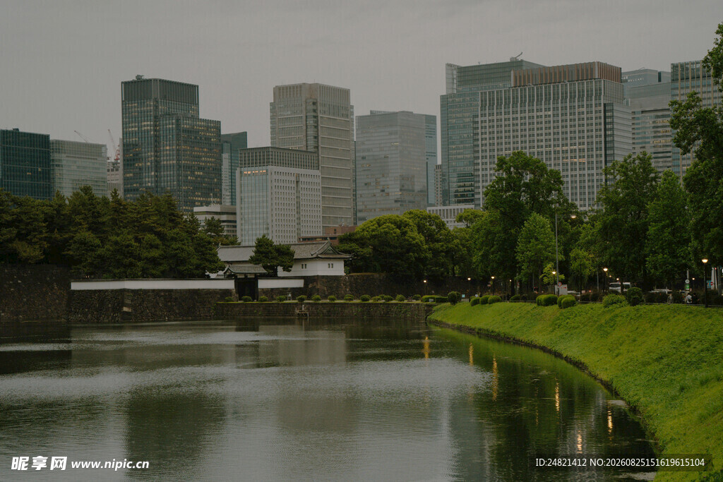 城市河畔风光