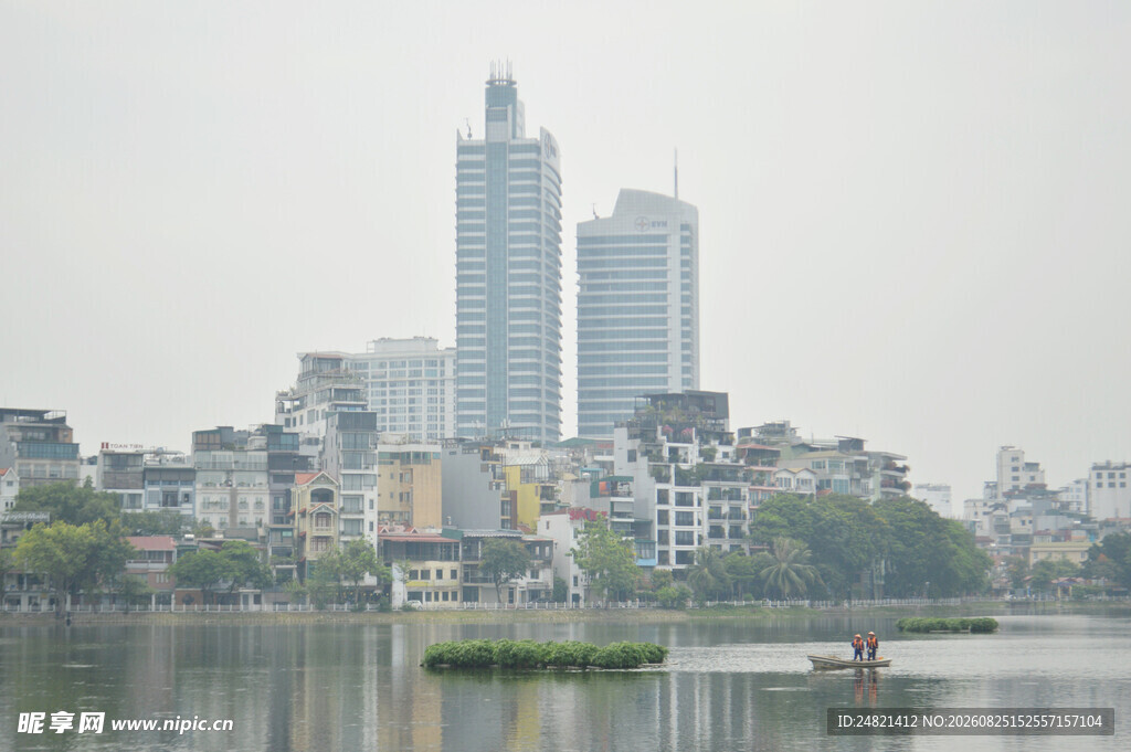 湖畔城市景观