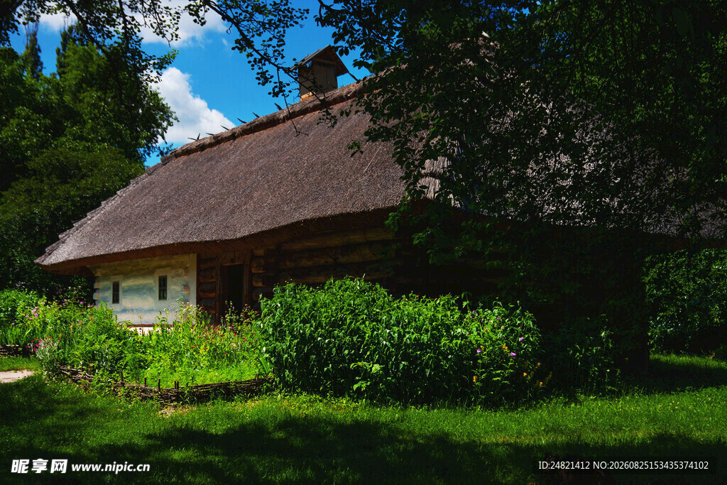 乡村小屋的静谧美景