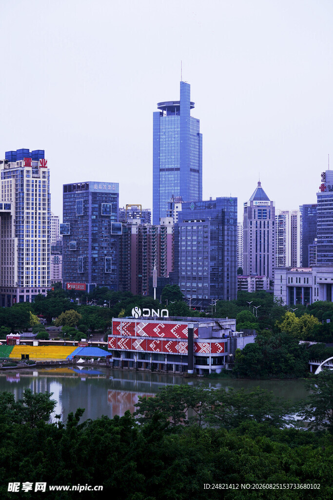 城市河畔高楼风景