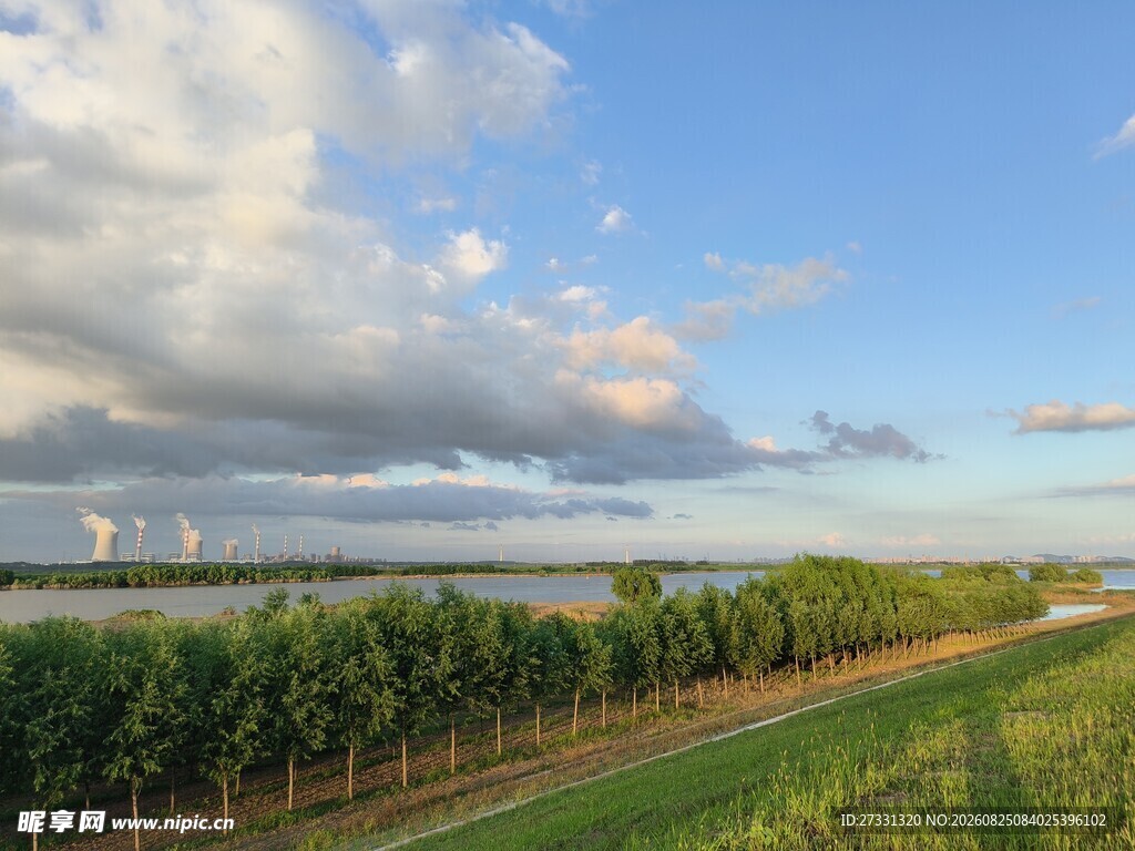 田园河畔美景
