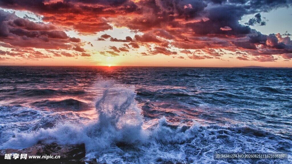 海上壮丽日落浪花翻涌