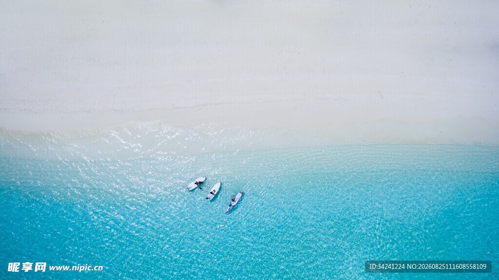 海面上的三只小船