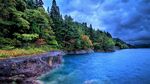 湖畔山林美景
