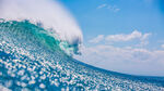汹涌海浪展现海洋磅礴力量