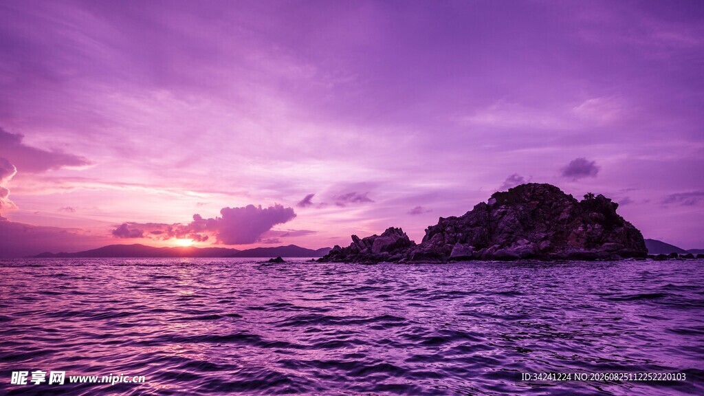 紫色梦幻海上日落美景