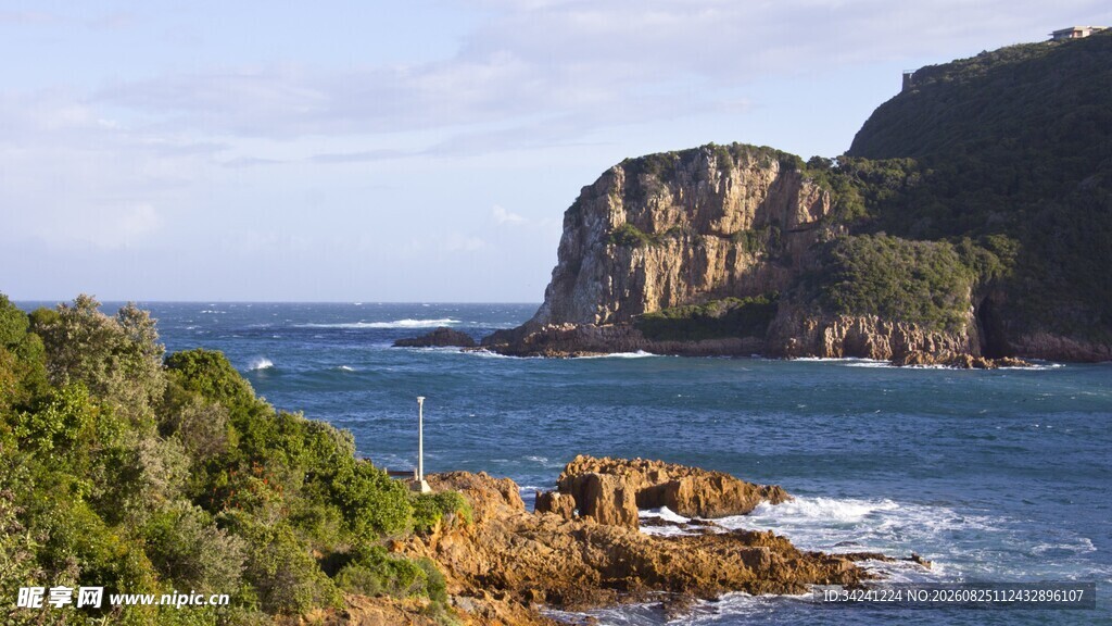 海岸壮丽风光与峻峭岩石