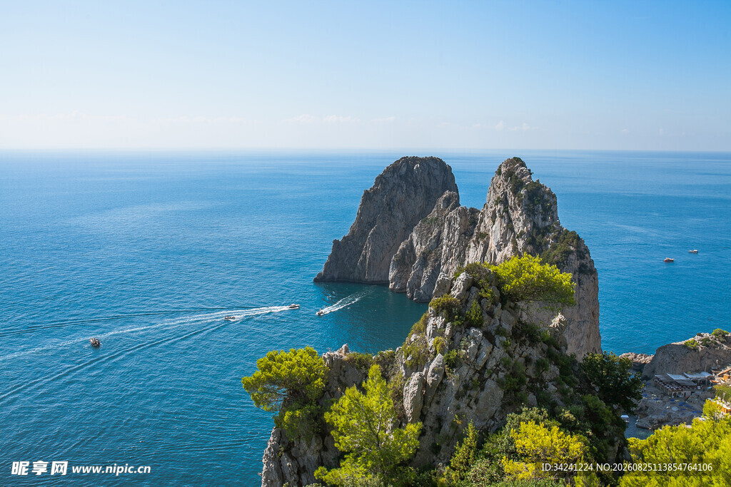 海上奇峰壮美自然景观