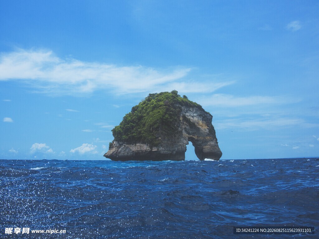 海中孤岩景观