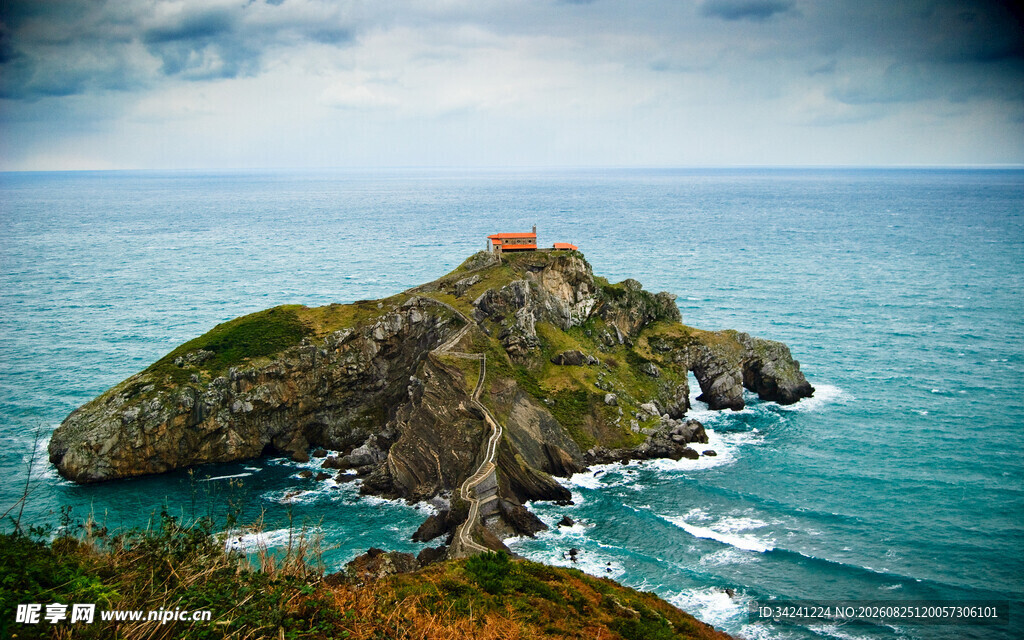 海中孤岩壮阔海景