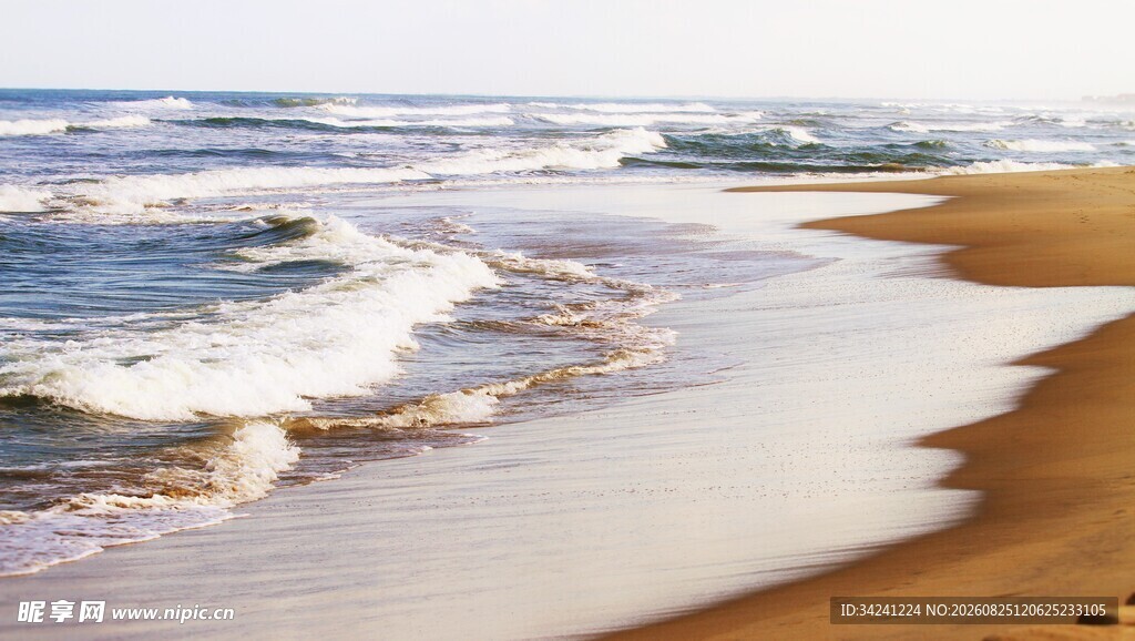 海边沙滩海浪迷人景象