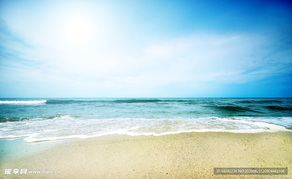 美丽海滩阳光与海浪相伴