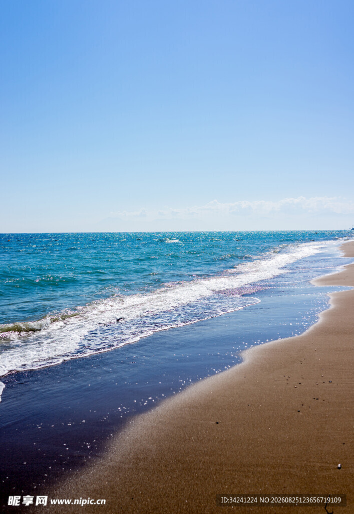 美丽海滩海浪轻拍沙滩