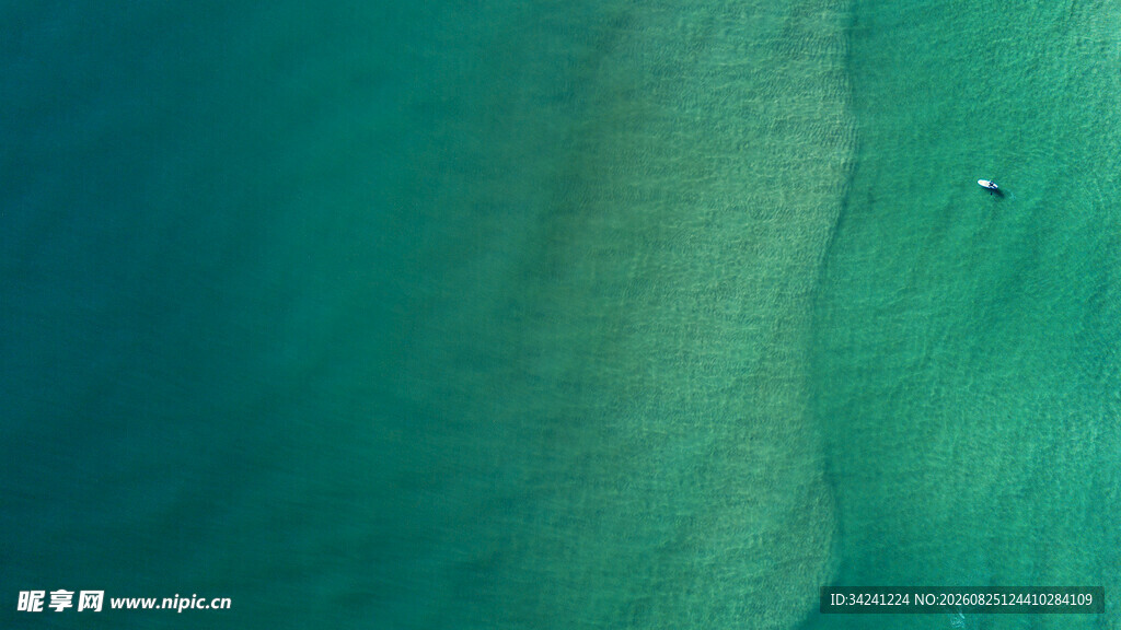 俯瞰碧海与轻舟