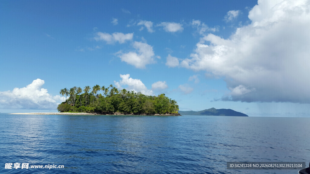 海上绿岛宁静梦幻之景