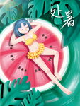 夏日女孩躺卧西瓜片上