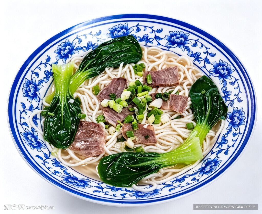 清汤牛肉拉面青花瓷碗装牛肉青菜