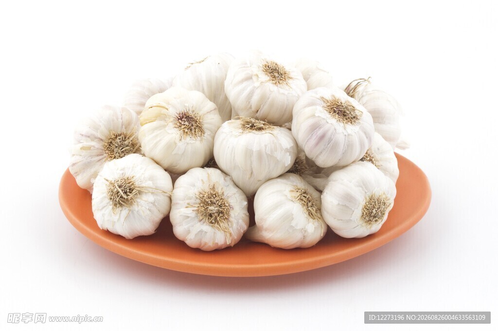 一盘新鲜大蒜