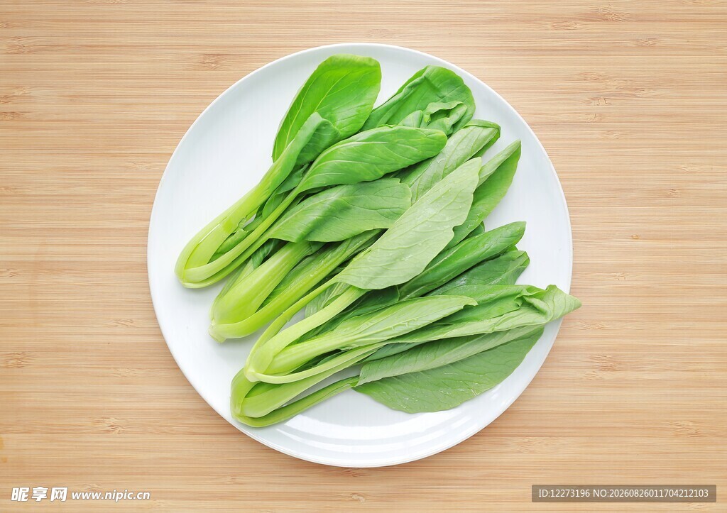 盘中鲜嫩青菜