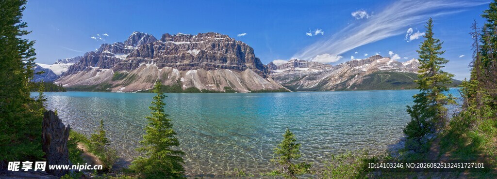湖畔青山美景